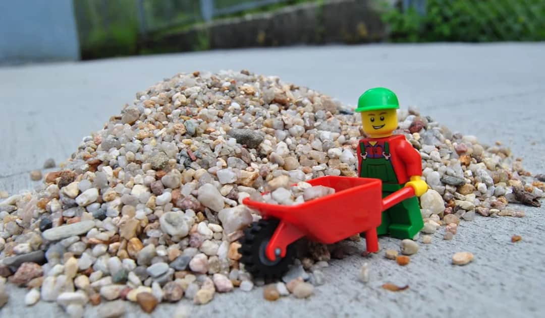 Ile kosztuje tona żwiru do betonu? Poznaj ceny i czynniki wpływające na koszty Ile kosztuje tona żwiru do betonu? Poznaj ceny i czynniki wpływające na koszty