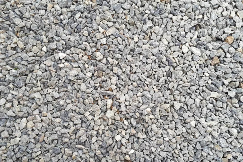 Kliniec czy tłuczeń na podjazd - który materiał jest trwalszy?